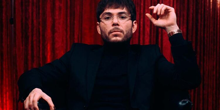 Tito Double P presenta “PASE Y PASE”, explorando el ciclo de amor, desea y arrepentimiento